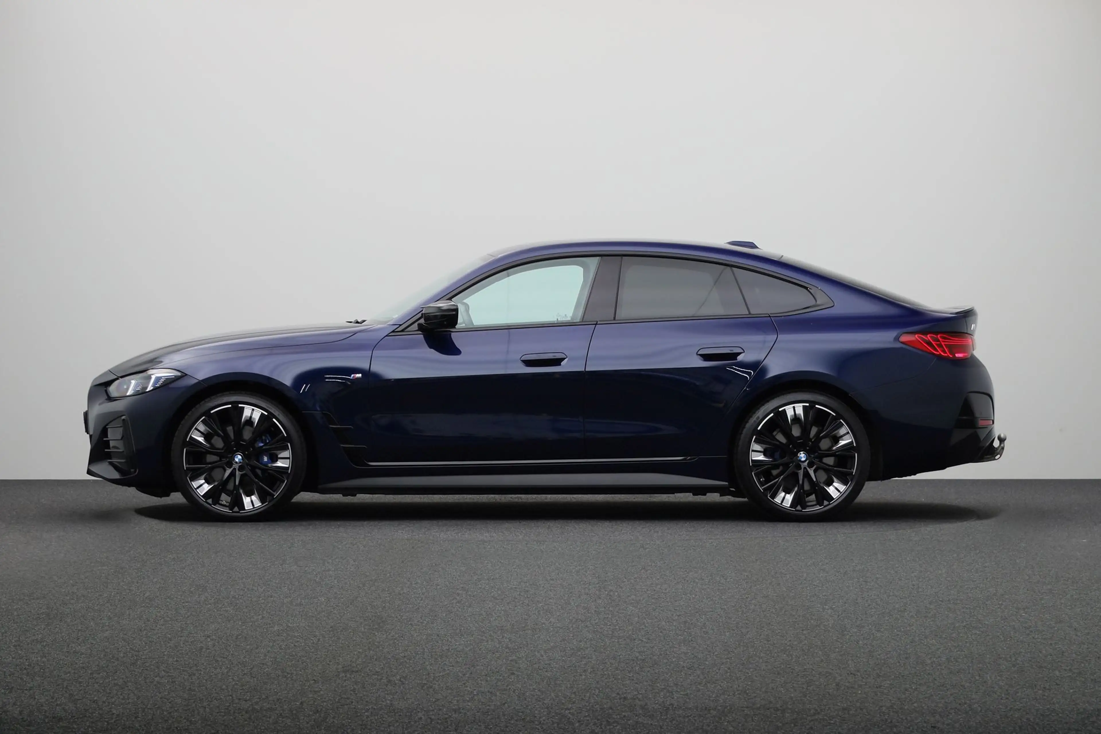BMW i4 M60 — photo 10