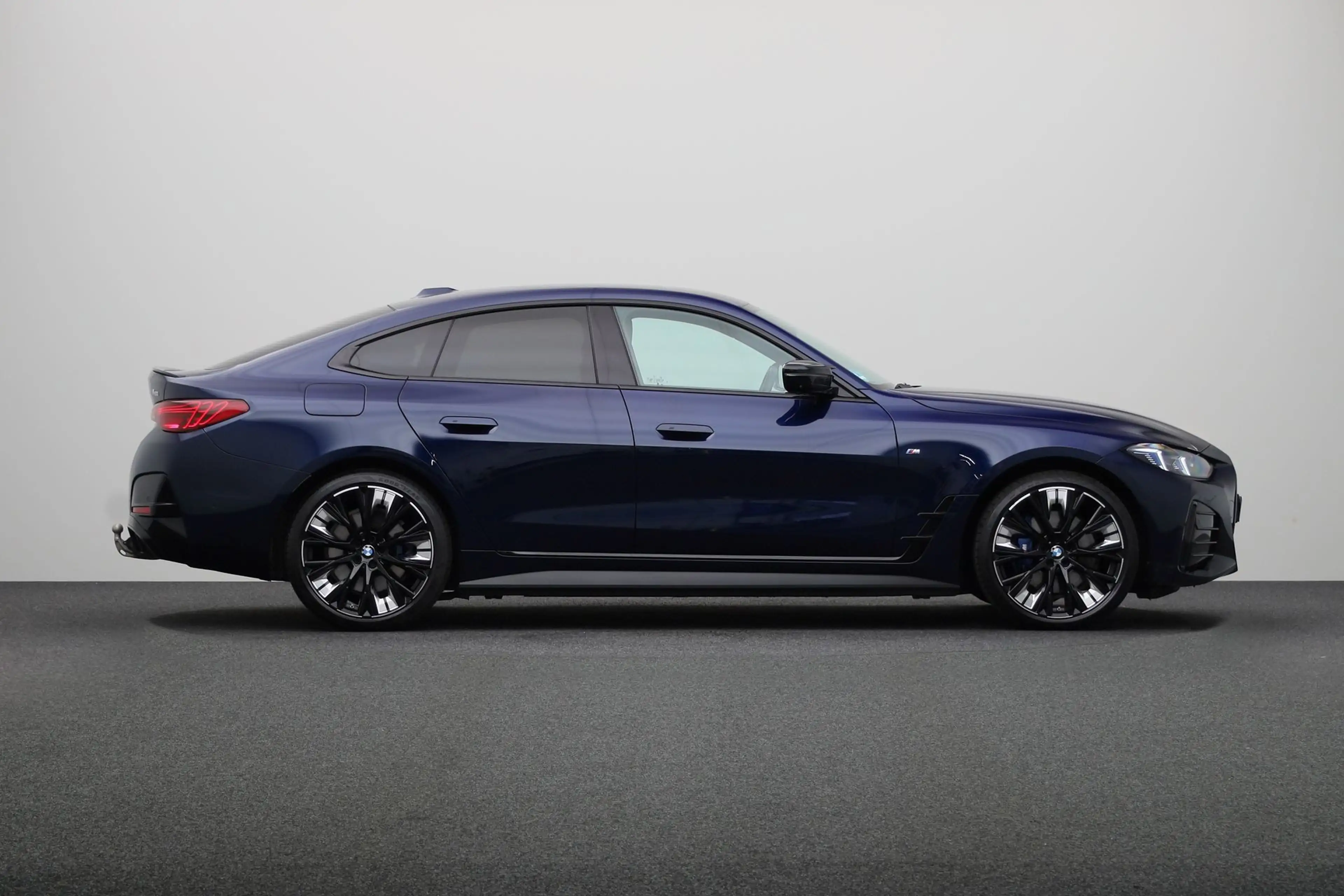 BMW i4 M60 — photo 9