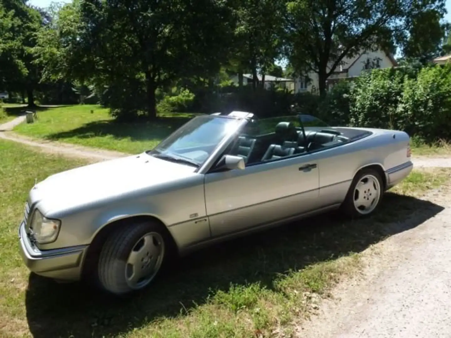 Mercedes-Benz E 220 E-Klasse Silver - 2