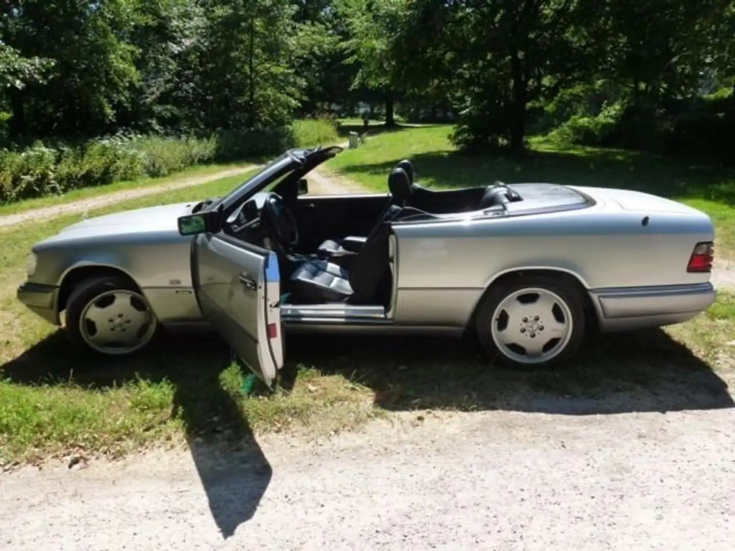 Mercedes-Benz E 220 E-Klasse Silver - 1