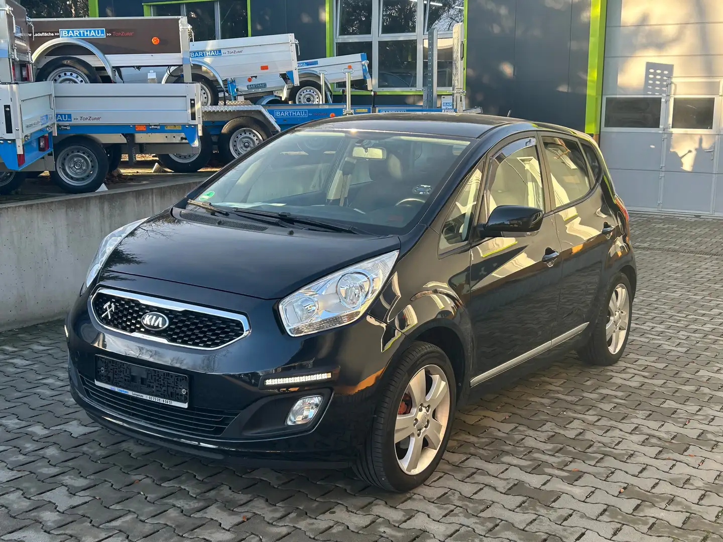 Kia Venga Spirit 1.6CVVT PDC Navi Klimaaut. SHZ ALU MuFU WR Schwarz - 1