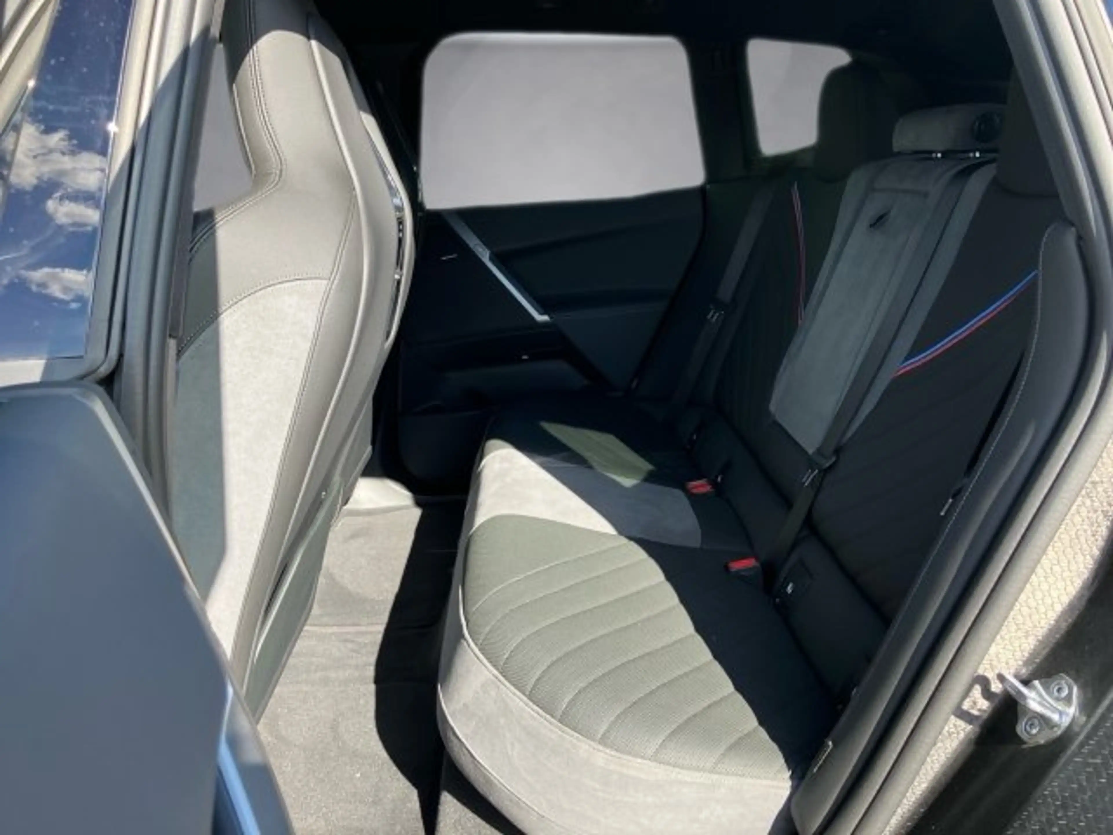 BMW iX xDrive45 — photo 12