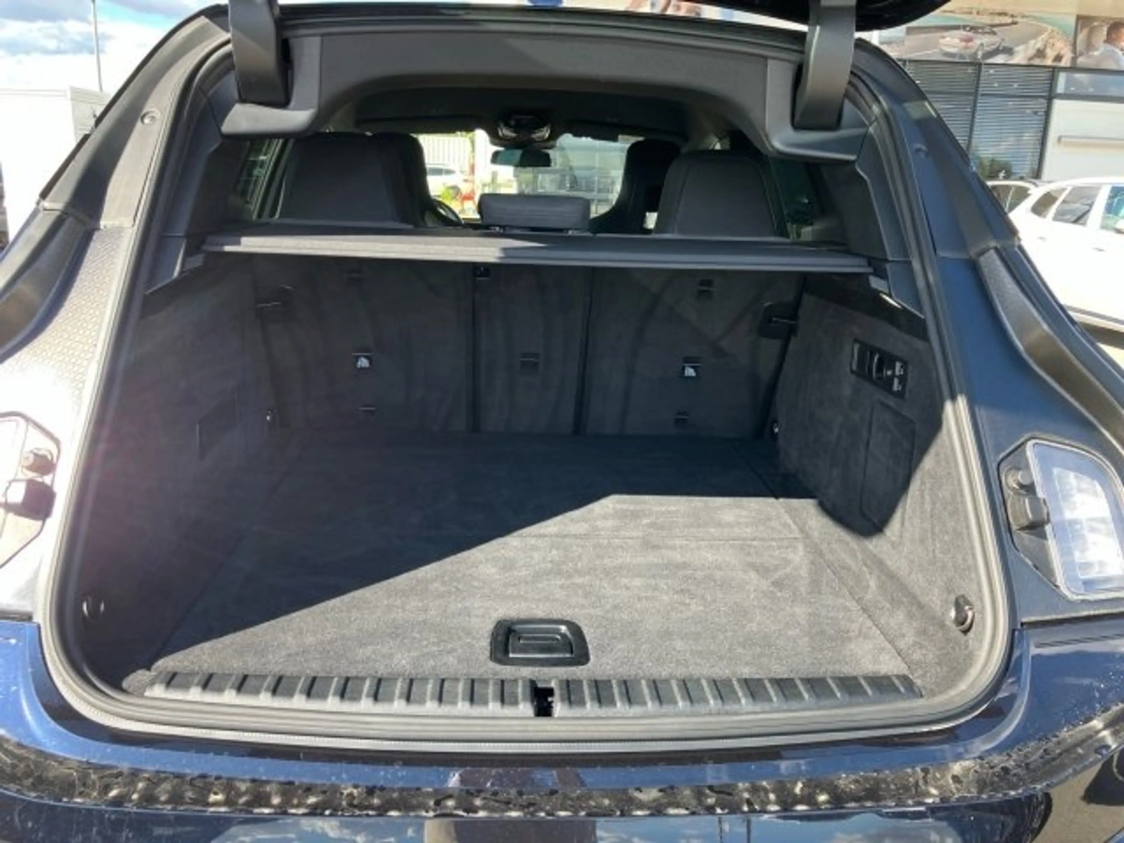 BMW iX xDrive45 — photo 13