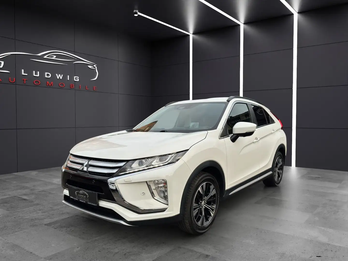 Mitsubishi Eclipse Cross Intro Edition 4WD / AUTOMATIK /AHK Blanc - 1