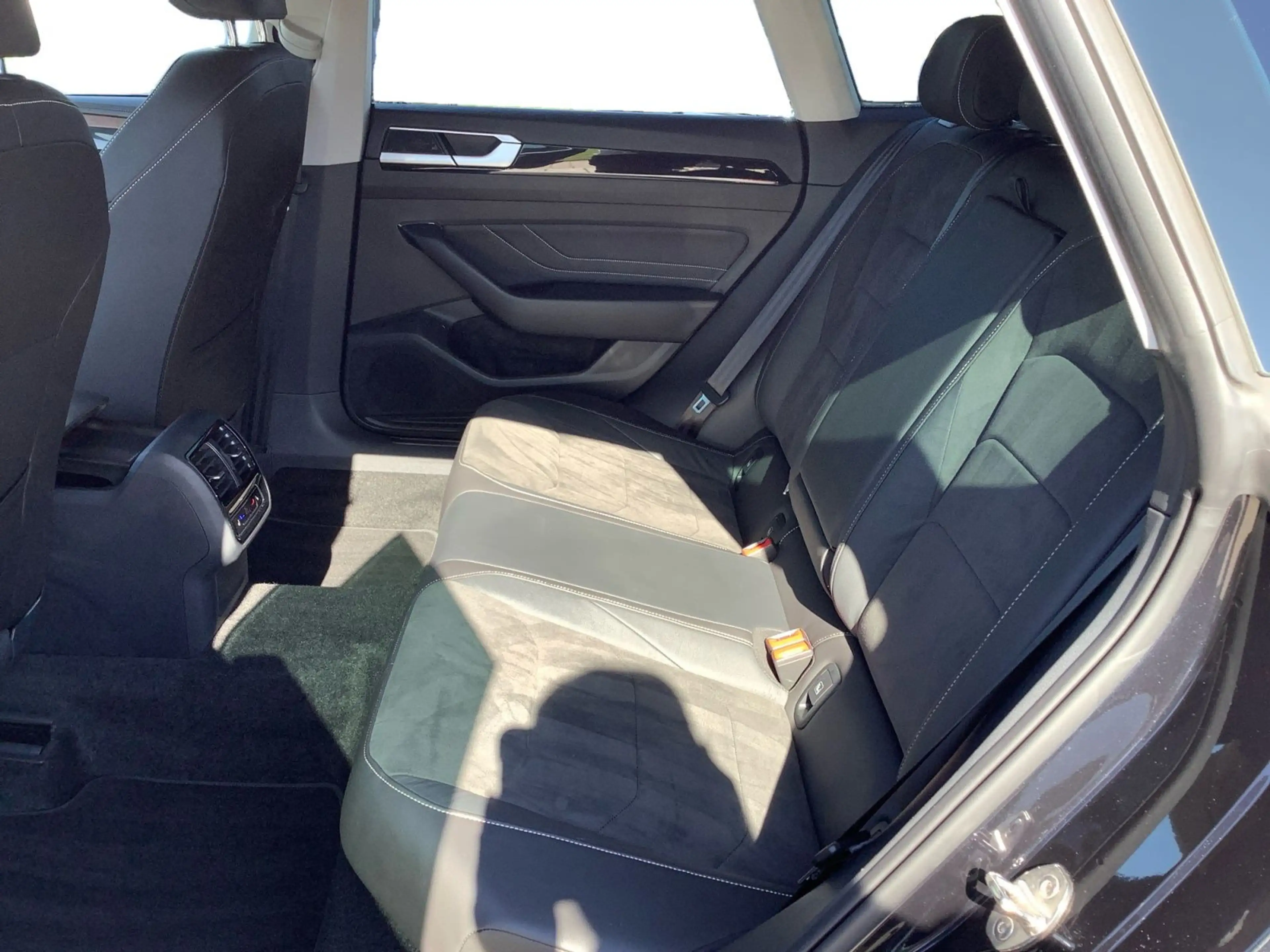 Volkswagen Arteon 2.0 TSI DSG Elegance ACC I — photo 9