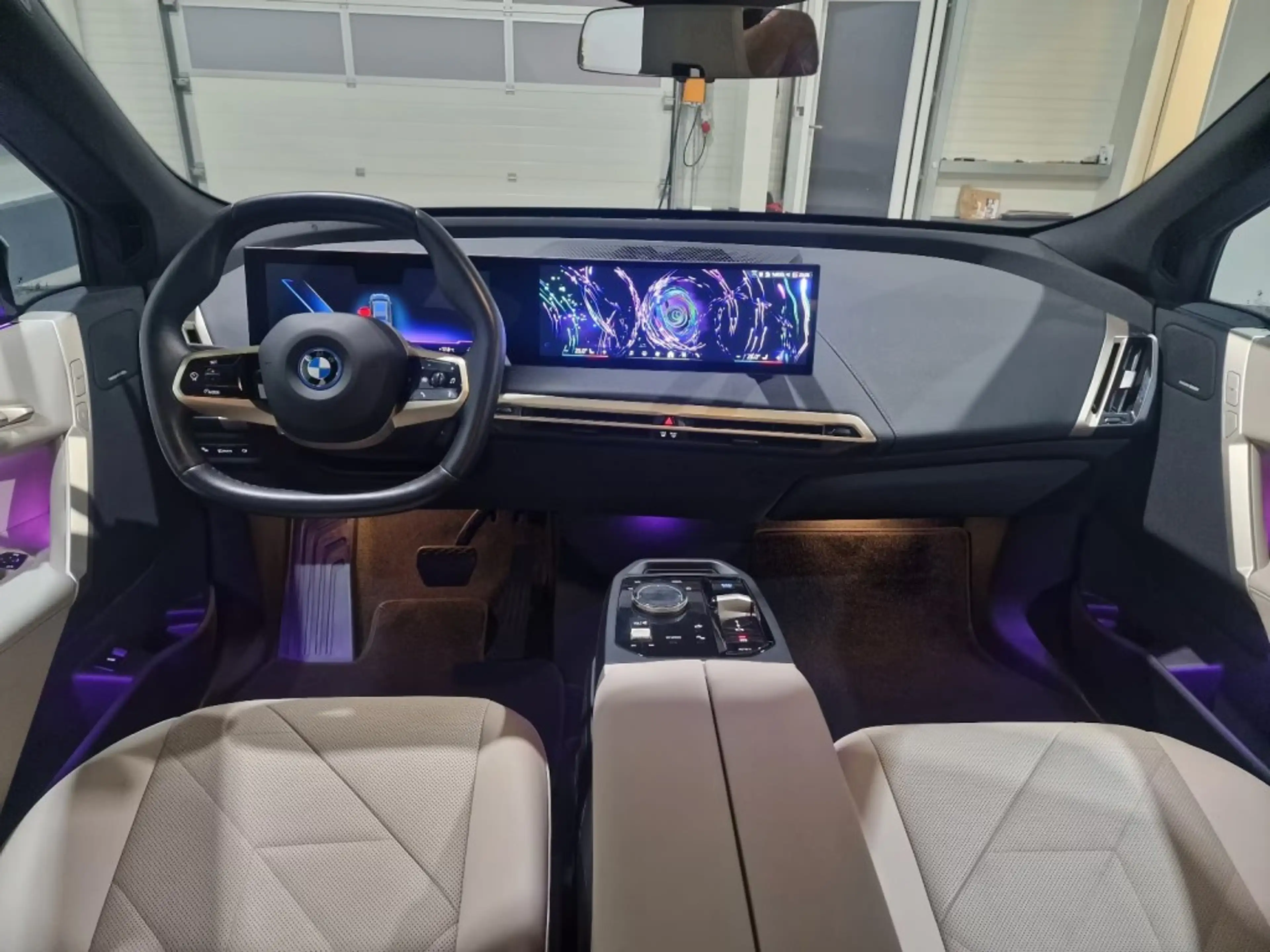 BMW iX xDrive50 M-sport — photo 6