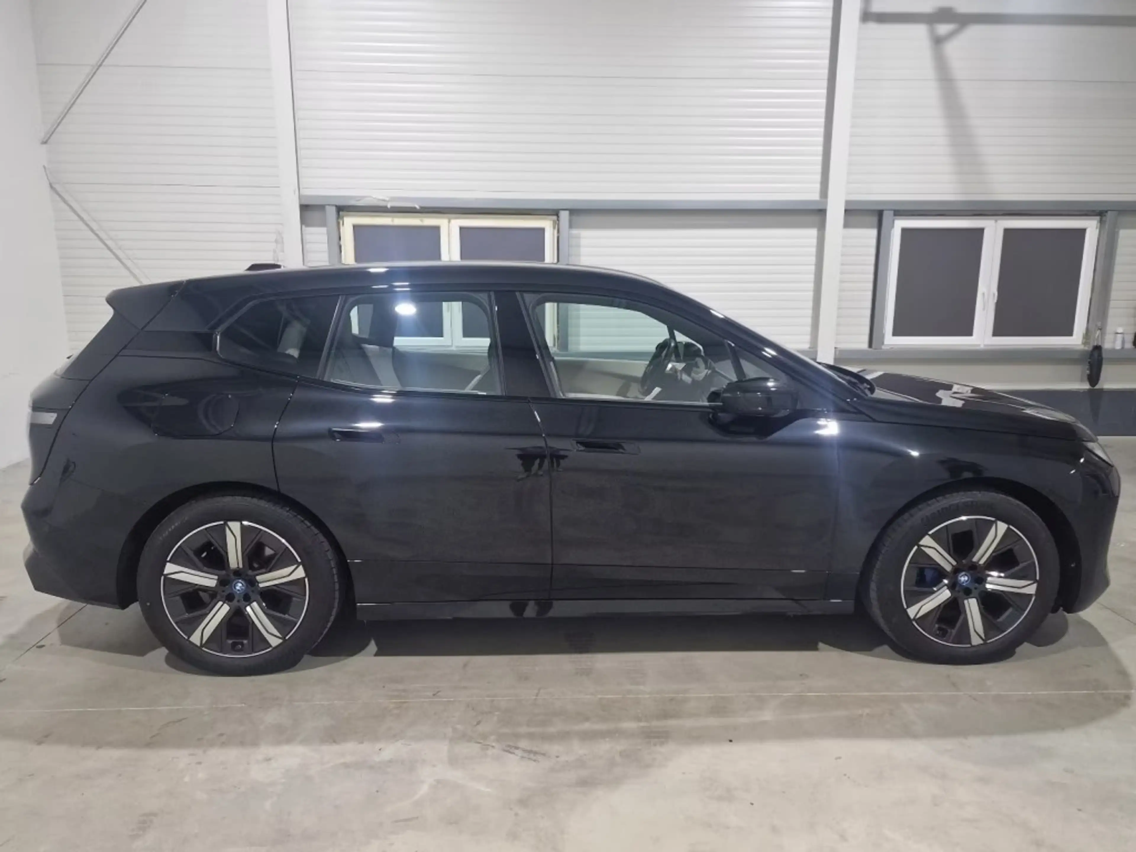 BMW iX xDrive50 M-sport — photo 3