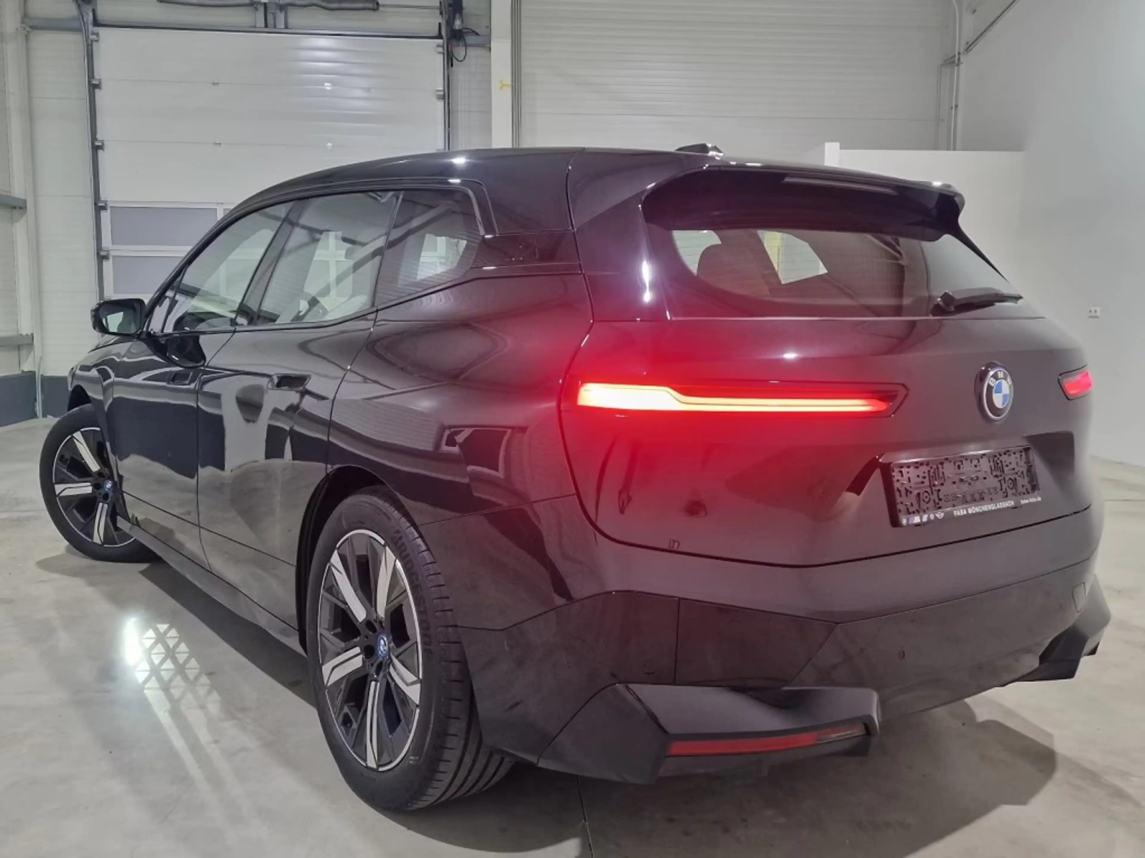 BMW iX xDrive50 M-sport — photo 2