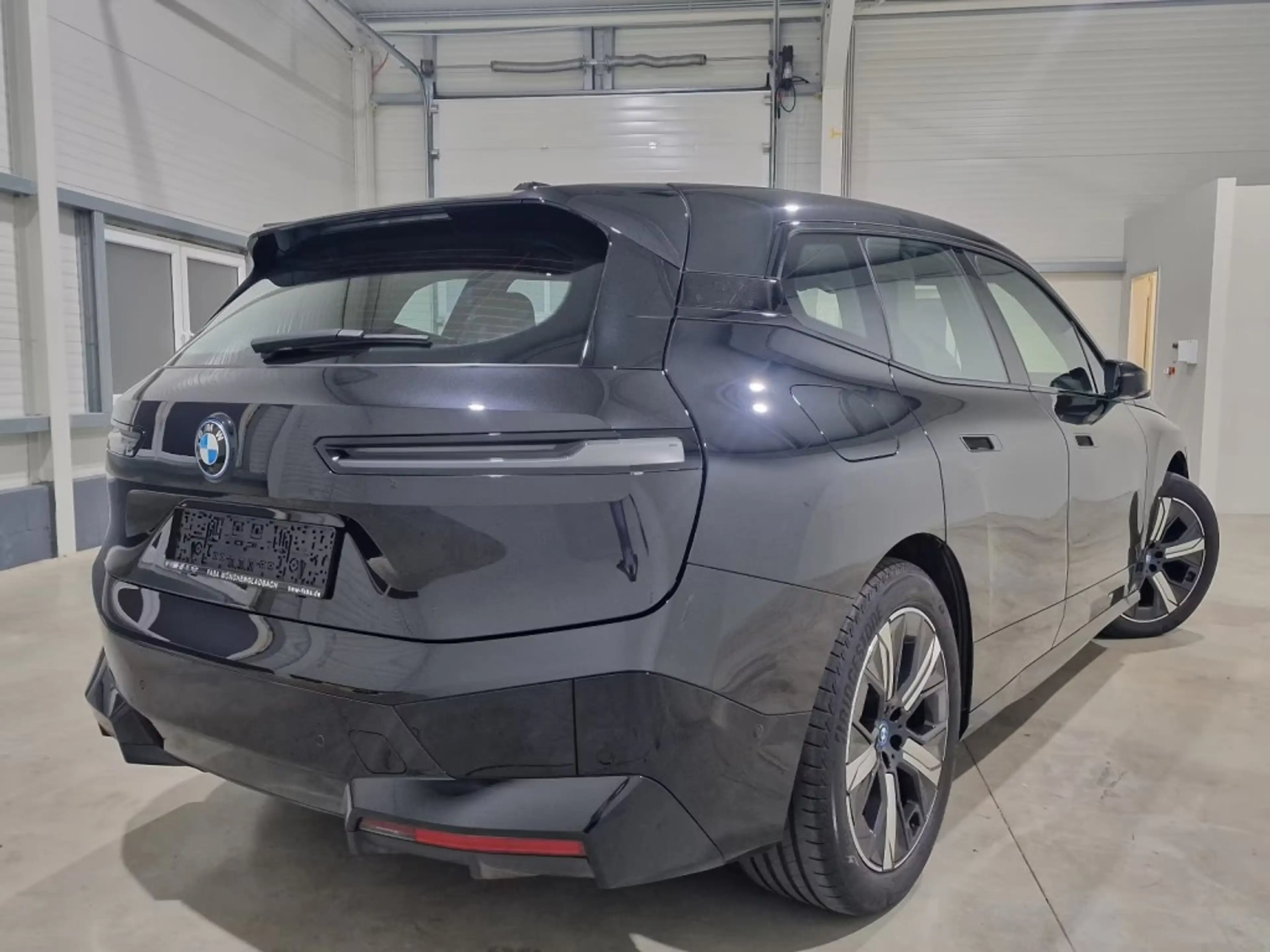 BMW iX xDrive50 M-sport — photo 4