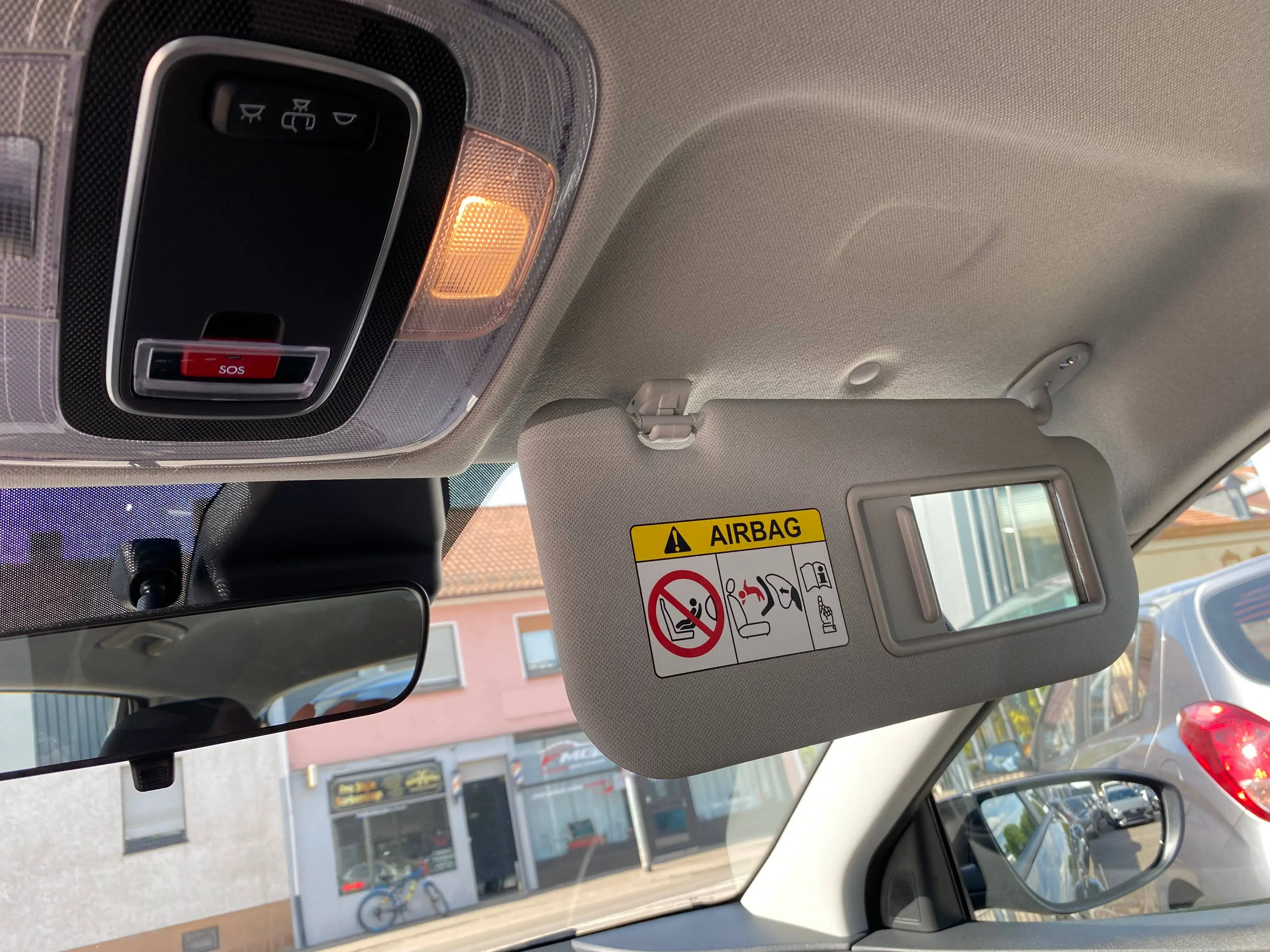 Hyundai i20 NAVIGATIONSSYSTEM RÜCKFAHRKAMERA Parksensoren hinten beheizbares Lenkrad Sitzheizung vorne — photo 37