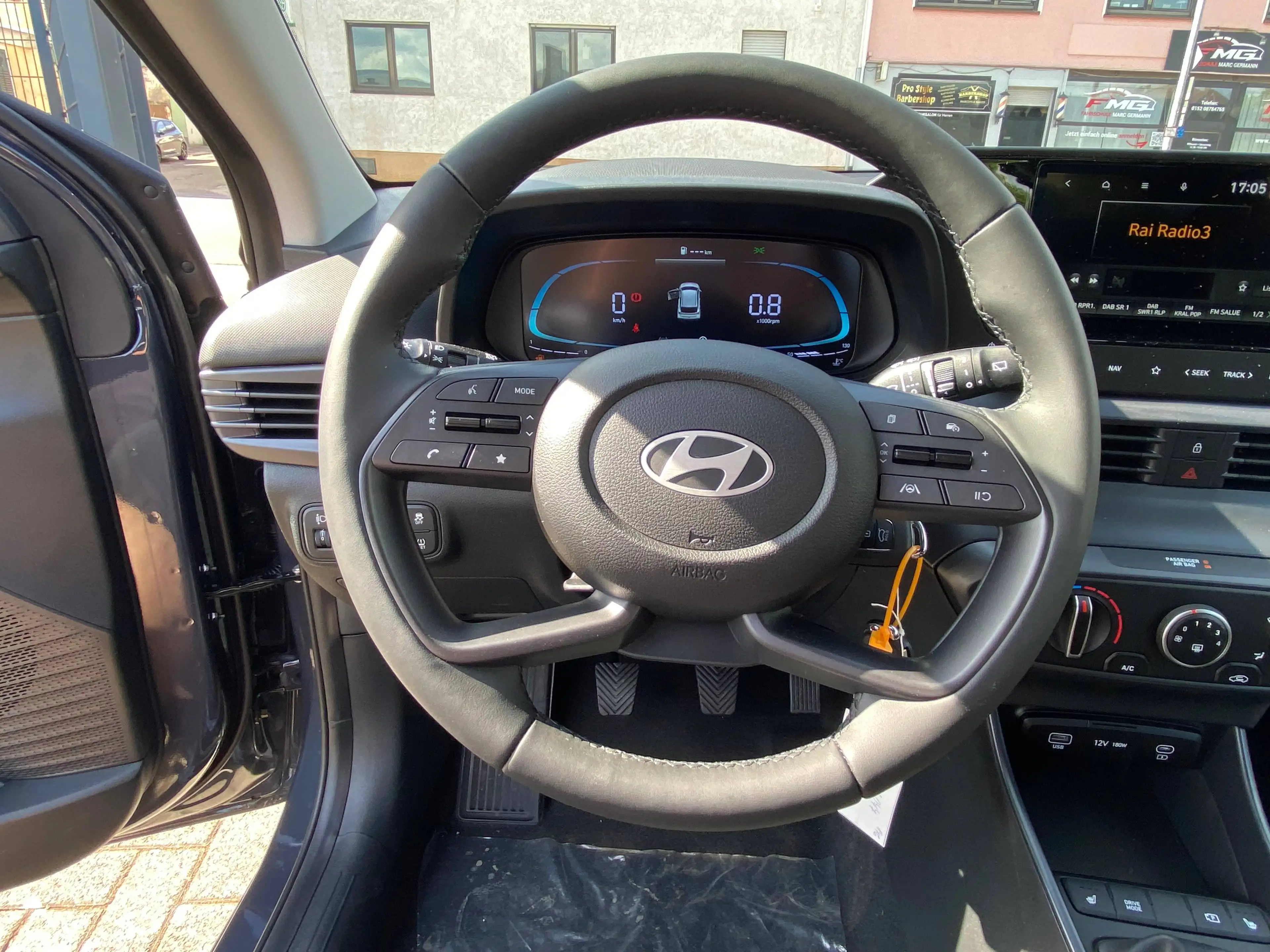 Hyundai i20 NAVIGATIONSSYSTEM RÜCKFAHRKAMERA Parksensoren hinten beheizbares Lenkrad Sitzheizung vorne — photo 18