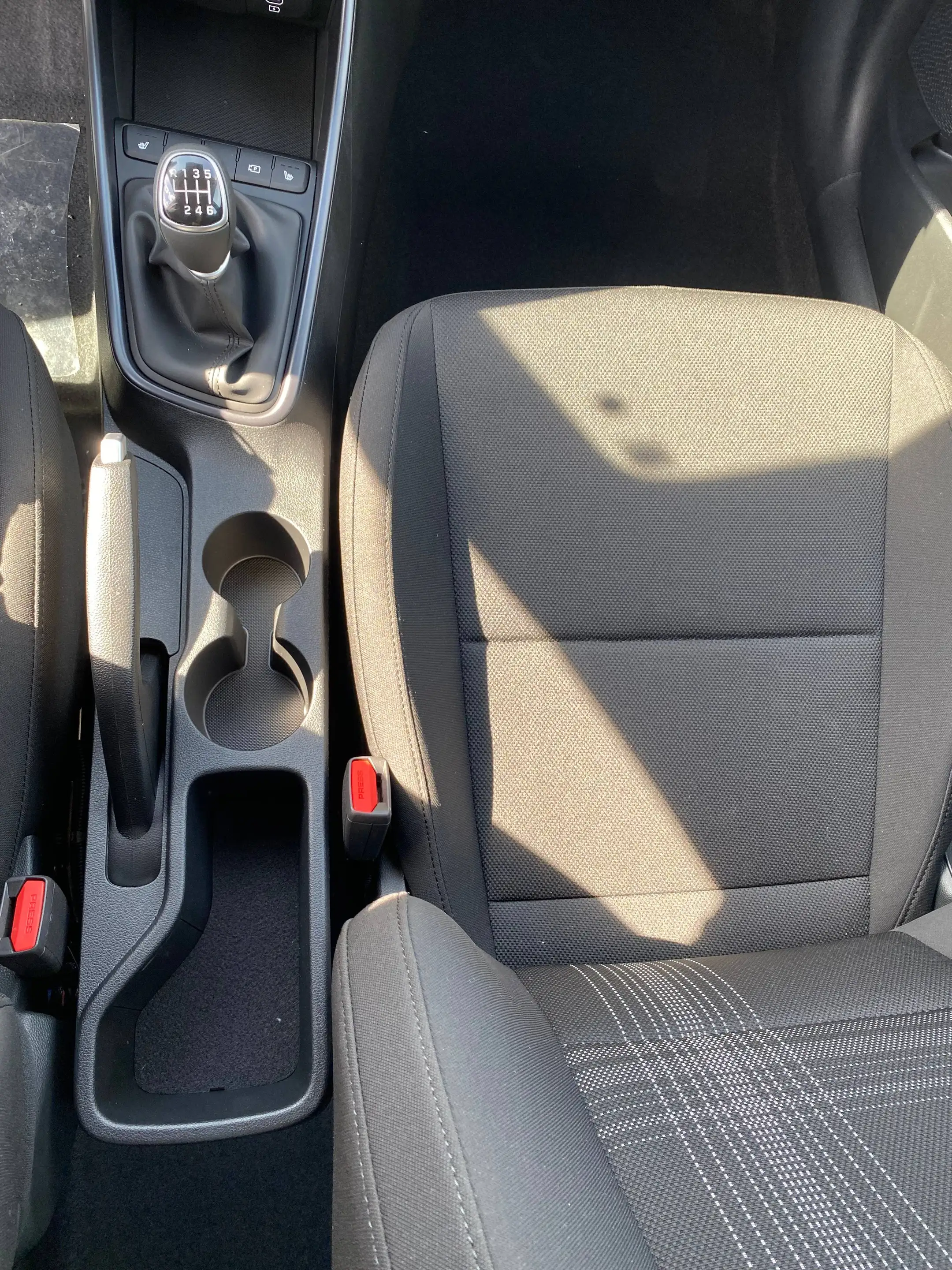 Hyundai i20 NAVIGATIONSSYSTEM RÜCKFAHRKAMERA Parksensoren hinten beheizbares Lenkrad Sitzheizung vorne — photo 38