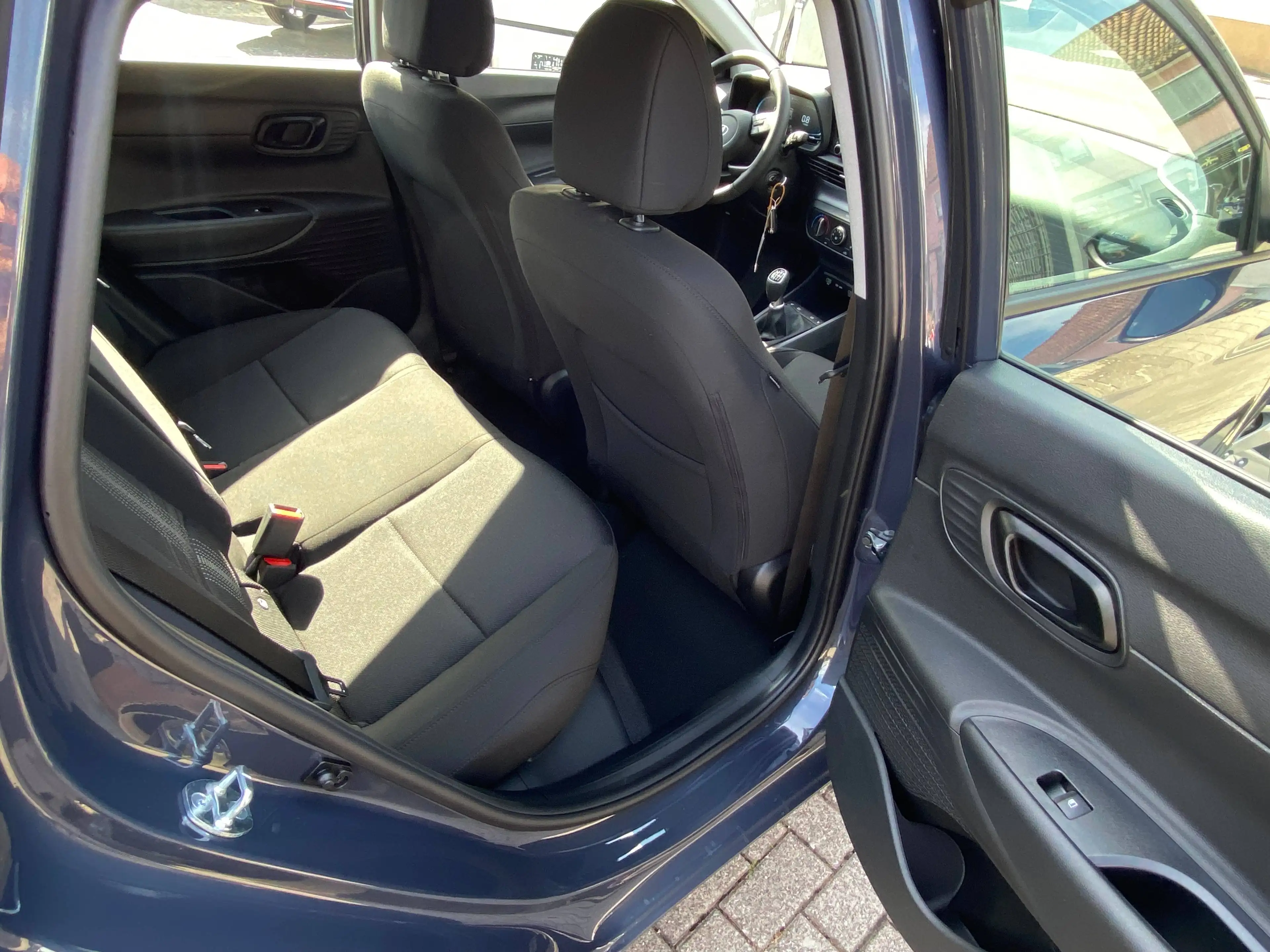 Hyundai i20 NAVIGATIONSSYSTEM RÜCKFAHRKAMERA Parksensoren hinten beheizbares Lenkrad Sitzheizung vorne — photo 12