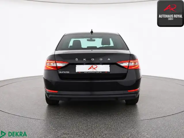 Skoda Superb view 4