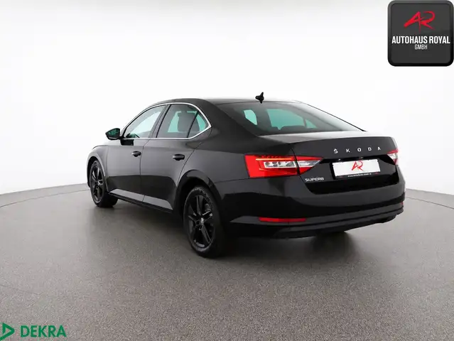 Skoda Superb view 3