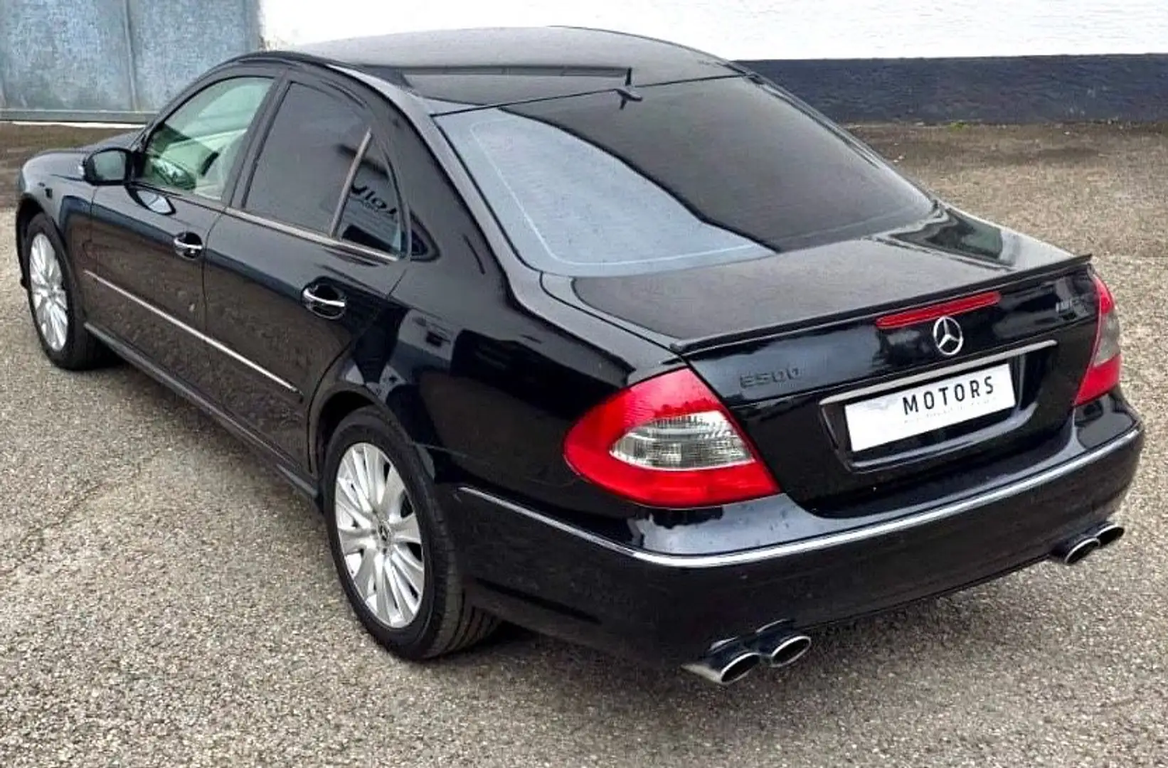 Mercedes-Benz E 500 Tüv NEU/SHZ V+H Noir - 2