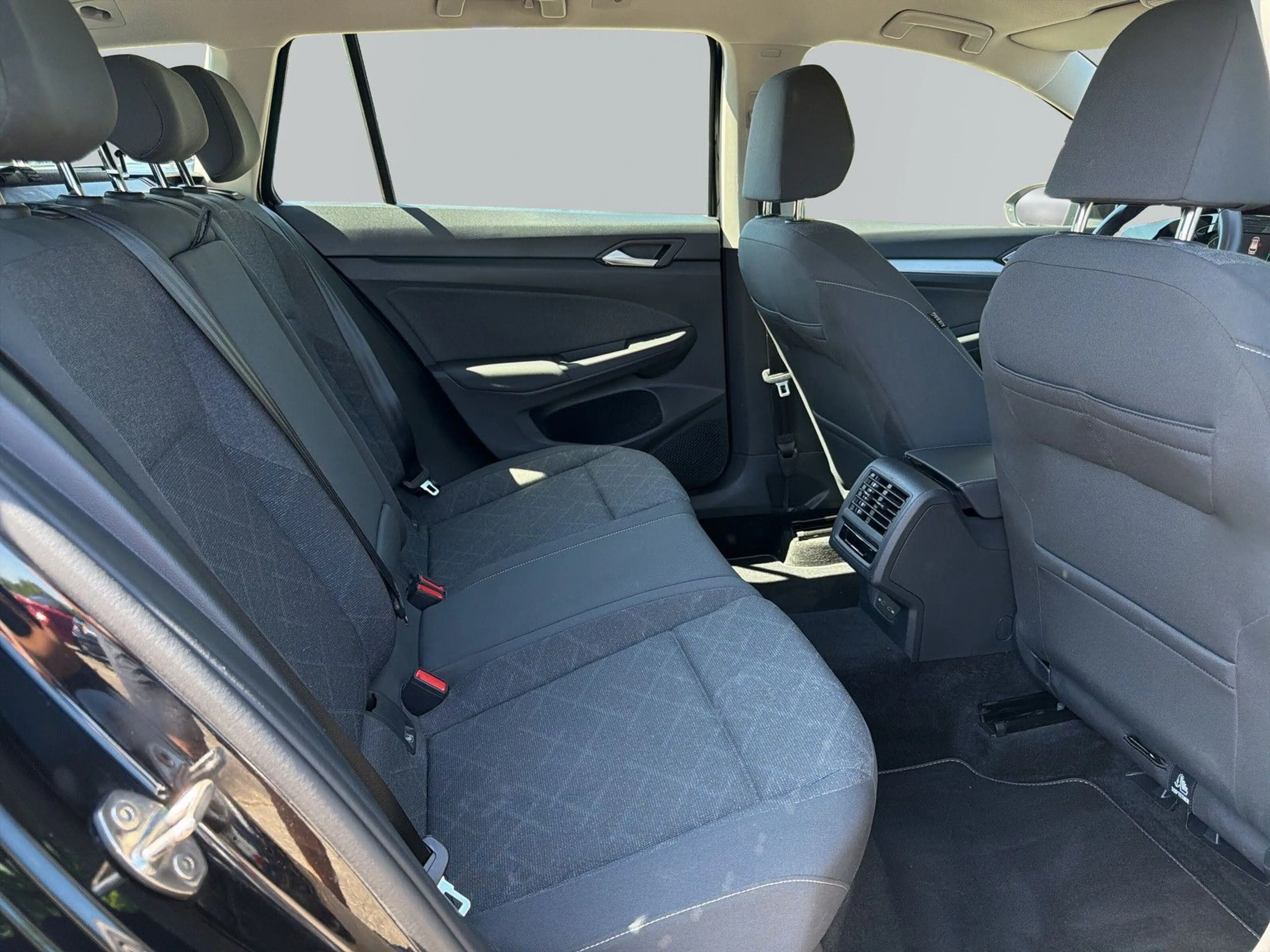 Volkswagen Golf VIII Variant Life*AHK*ACC*CARPLAY*BEH.LENK — photo 11