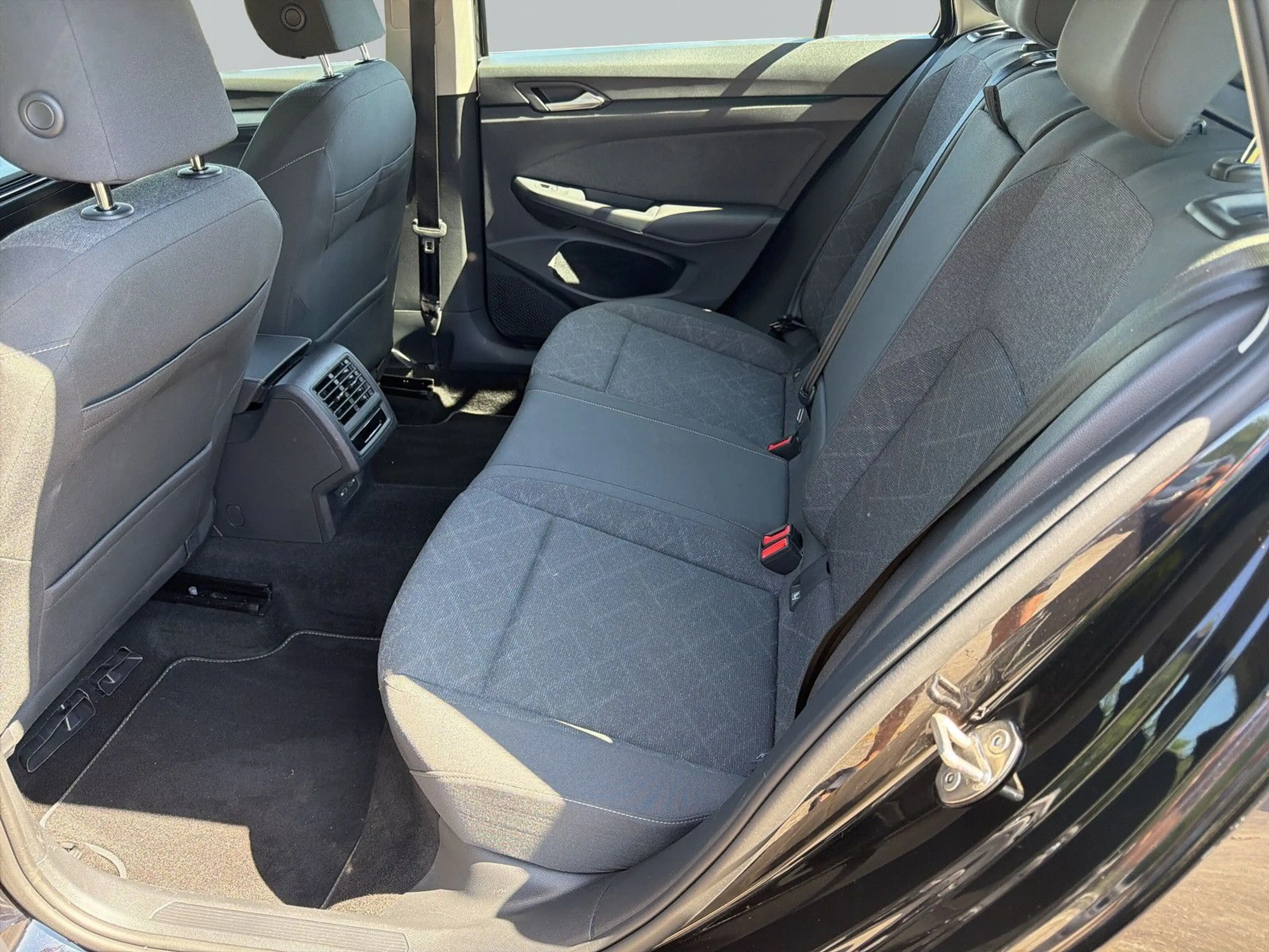 Volkswagen Golf VIII Variant Life*AHK*ACC*CARPLAY*BEH.LENK — photo 10