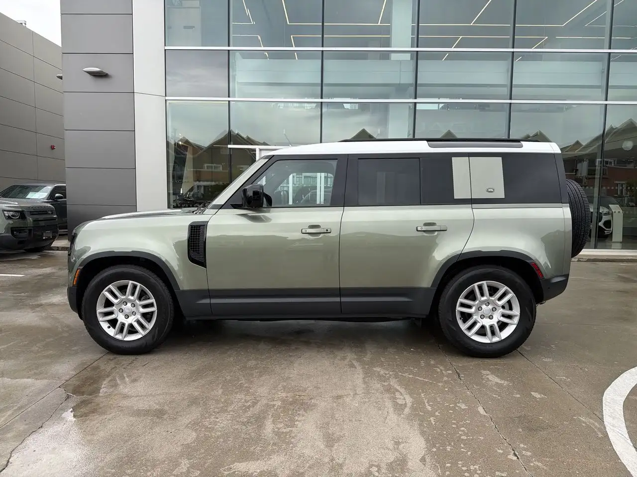 Land Rover Defender photo Land Rover Defender