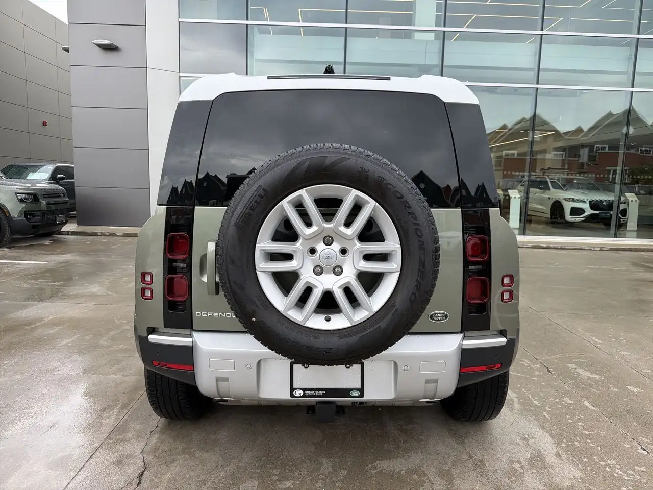 Land Rover Defender photo Land Rover Defender
