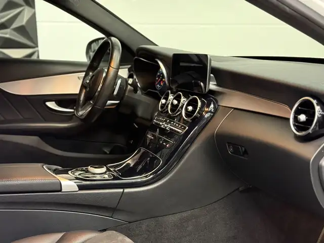 Mercedes-Benz C-Class view 30