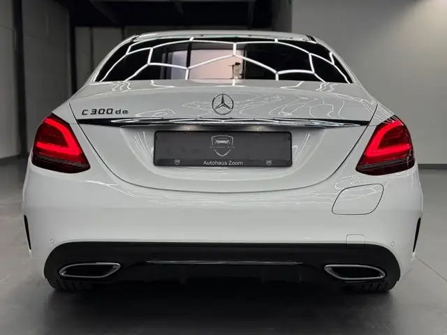 Mercedes-Benz C-Class view 11