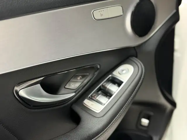 Mercedes-Benz C-Class view 24