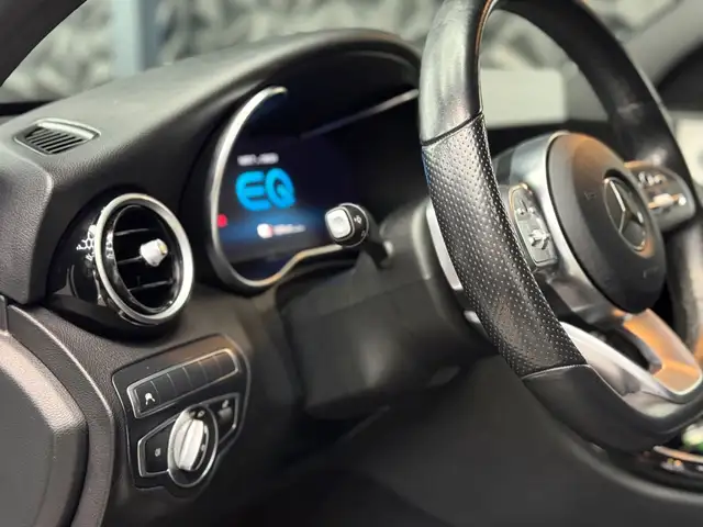Mercedes-Benz C-Class view 25