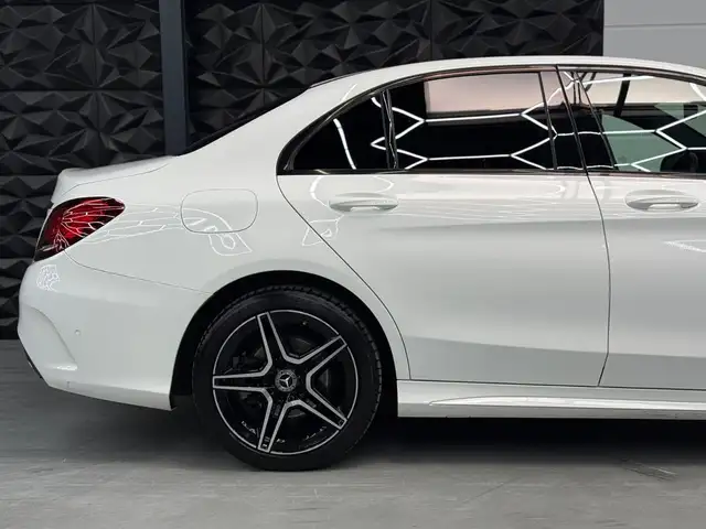 Mercedes-Benz C-Class view 17