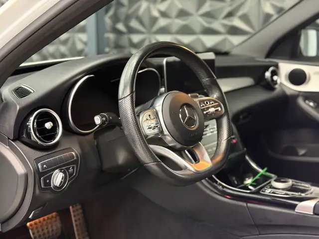 Mercedes-Benz C-Class view 26
