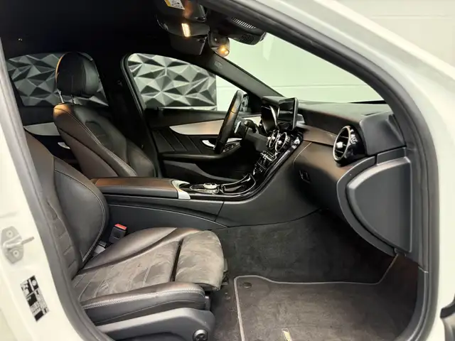Mercedes-Benz C-Class view 29