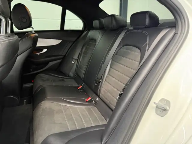 Mercedes-Benz C-Class view 28