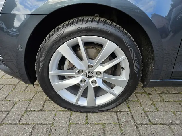 Skoda Octavia view 4