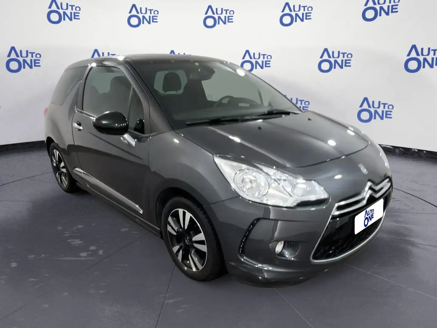 DS Automobiles DS 3 1.6 E-HDI 75CV SO CHIC - * Gri - 1
