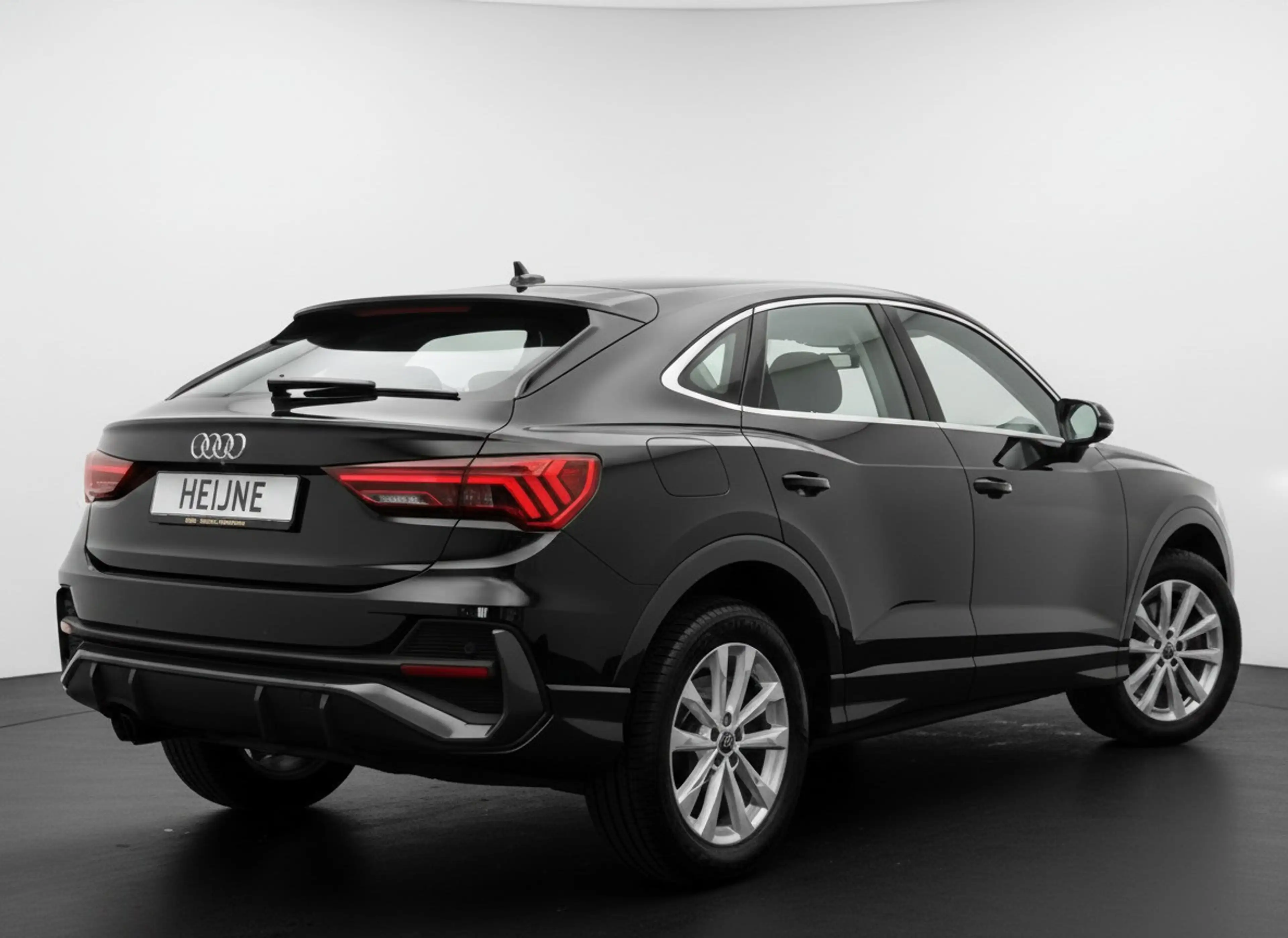 Audi Q3 Sportback 45 TFSI e 245PK BUSINESS EDITION PHEV LE — photo 3