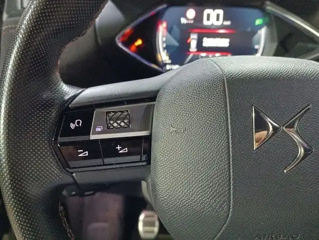 DS Automobiles DS 3 view 15