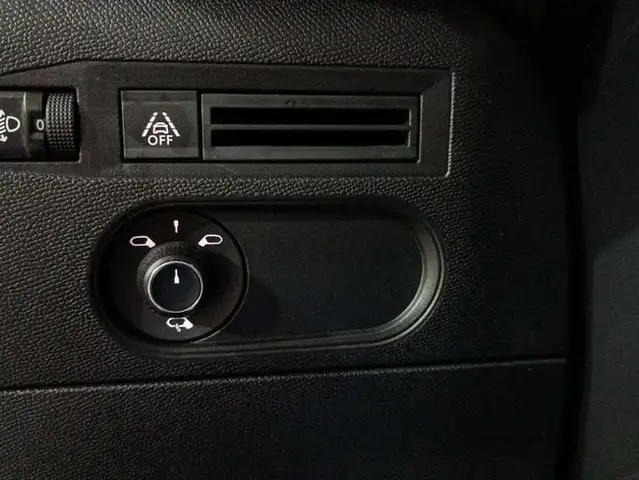 DS Automobiles DS 3 view 12