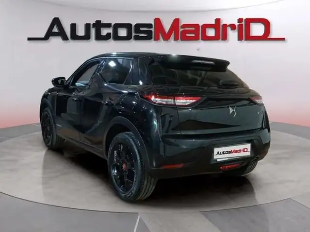 DS Automobiles DS 3 view 5