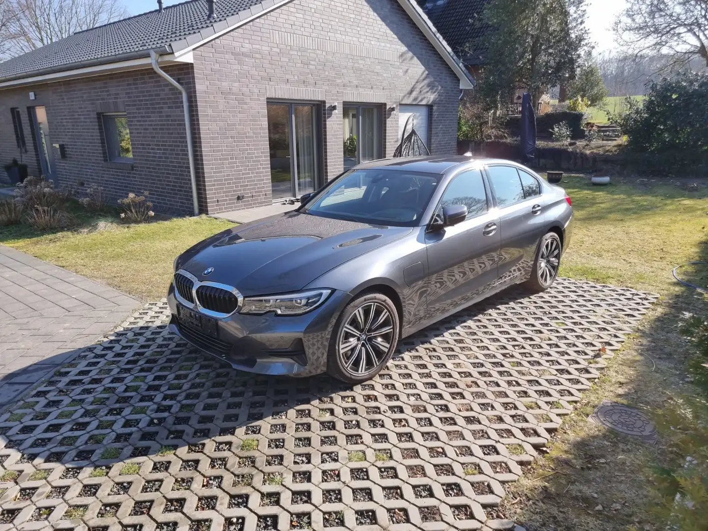 BMW 330 e Aut. Advantage Limousine, HUD, Kamera, HiFi, LED Gri - 2