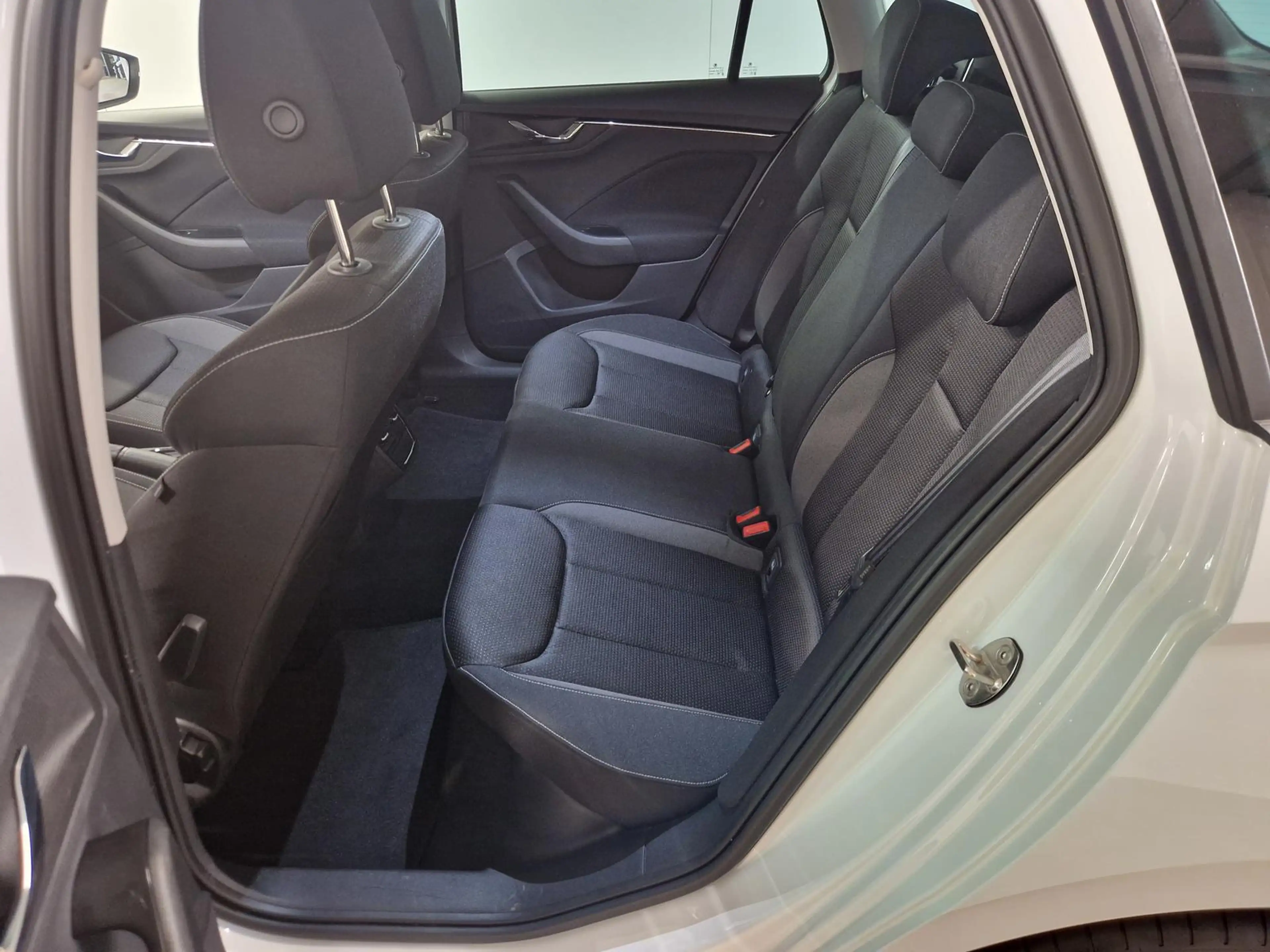 Skoda Kamiq Tour 1.0 TSI DSG RFK Navi PDC v+h. — photo 12
