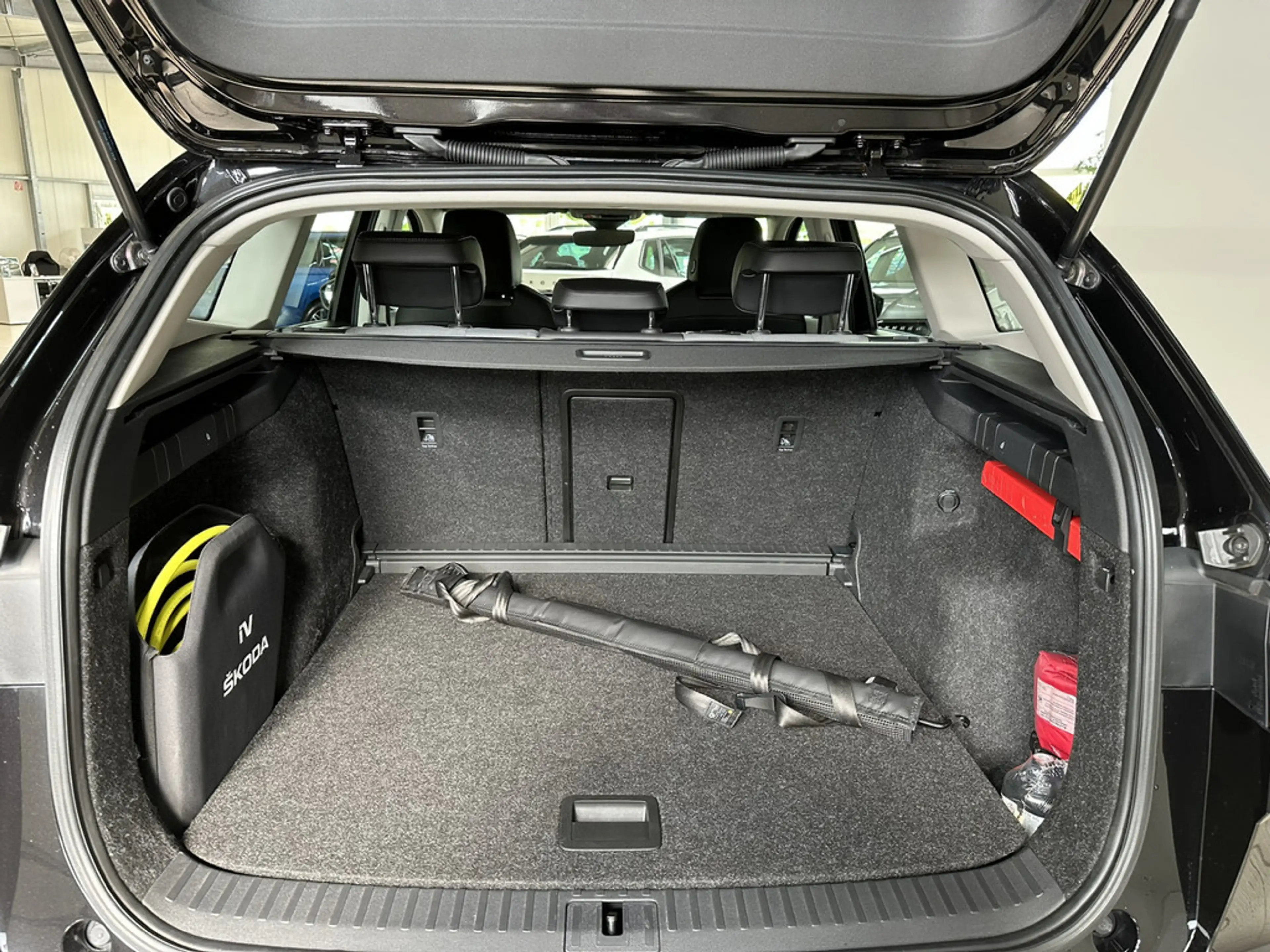 Skoda Enyaq iV 60 Loft PDC SHZ KAMERA NAVI LED — photo 10