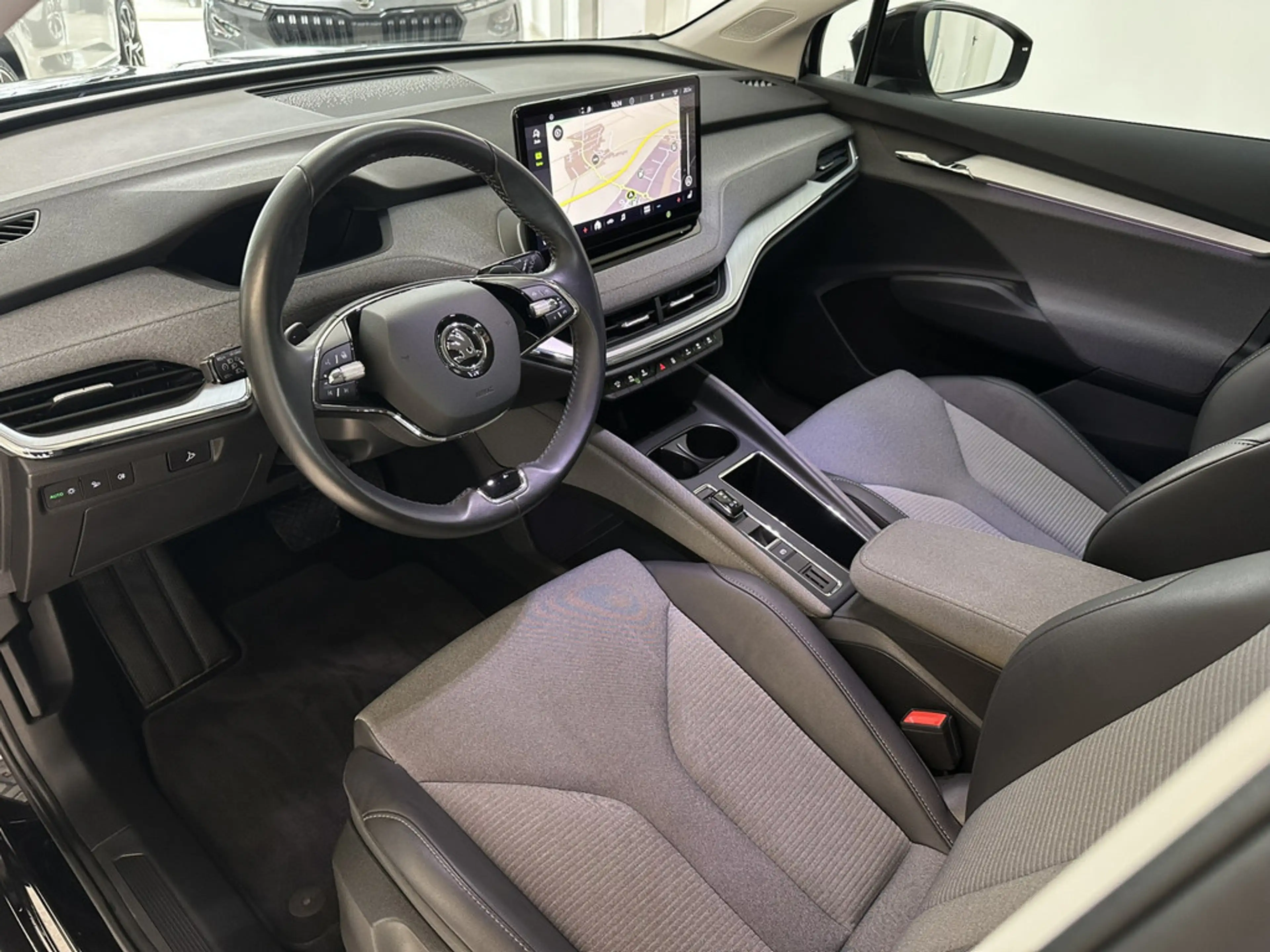 Skoda Enyaq iV 60 Loft PDC SHZ KAMERA NAVI LED — photo 12