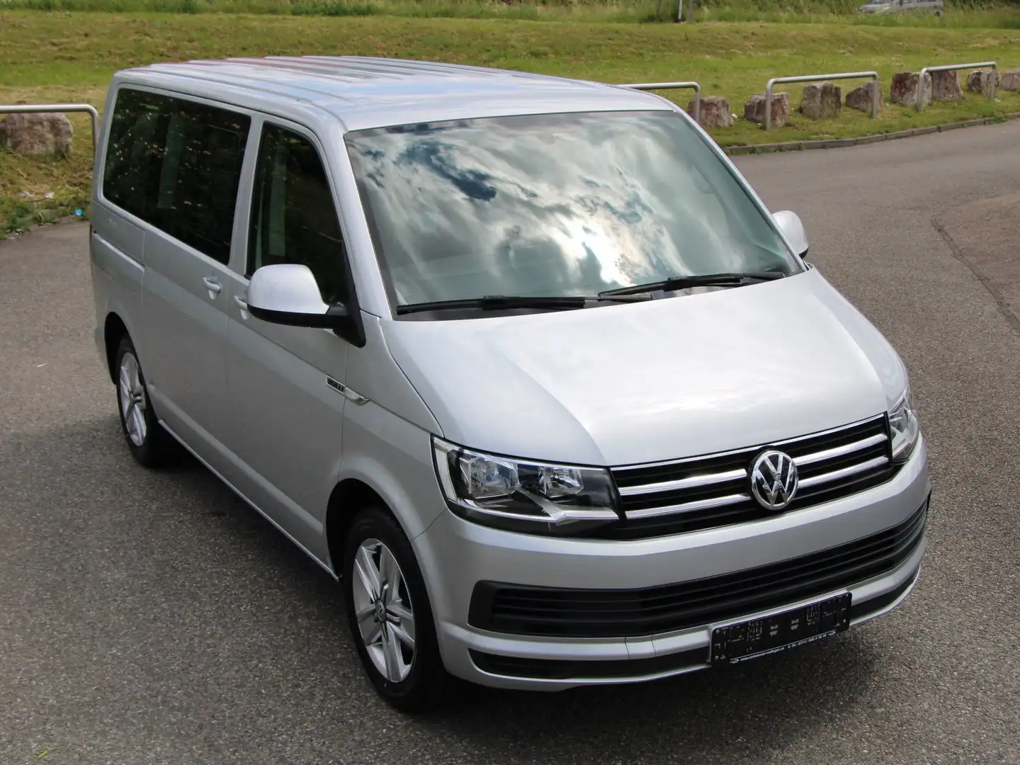 Volkswagen T6 Multivan Multivan TDI Comfortline DSG 150 PS AHK Grijs - 2