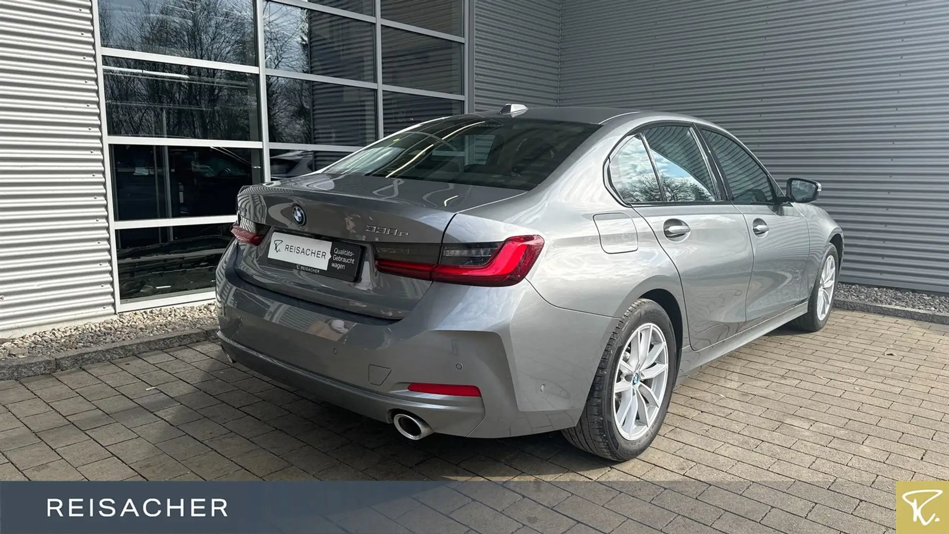 BMW 330 e xDrive Navi HUD adLED MemSi 17"LM RüKa Grau - 2