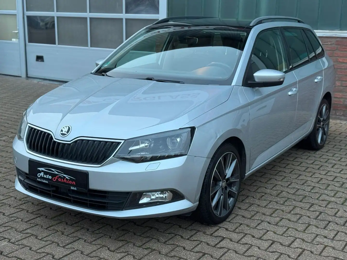 Skoda Fabia Combi Edition Panoramadach Xenon Silber - 1