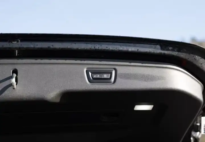 BMW Serie 3 2023, foto 14