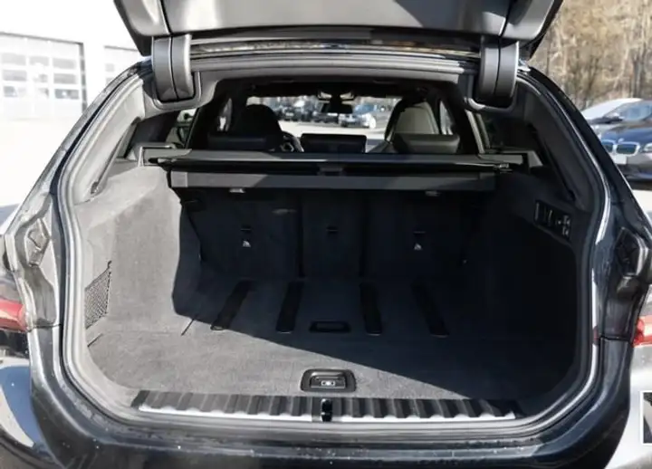 BMW Serie 3 2023, foto 13