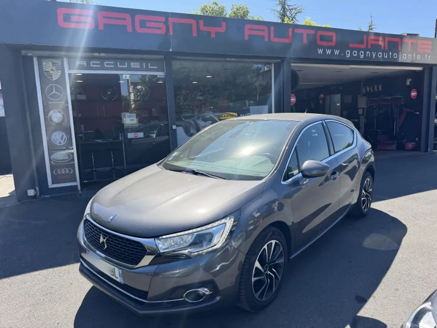 DS Automobiles DS 4 PURETECH 130CH SO CHIC S\u0026S Gris - 1