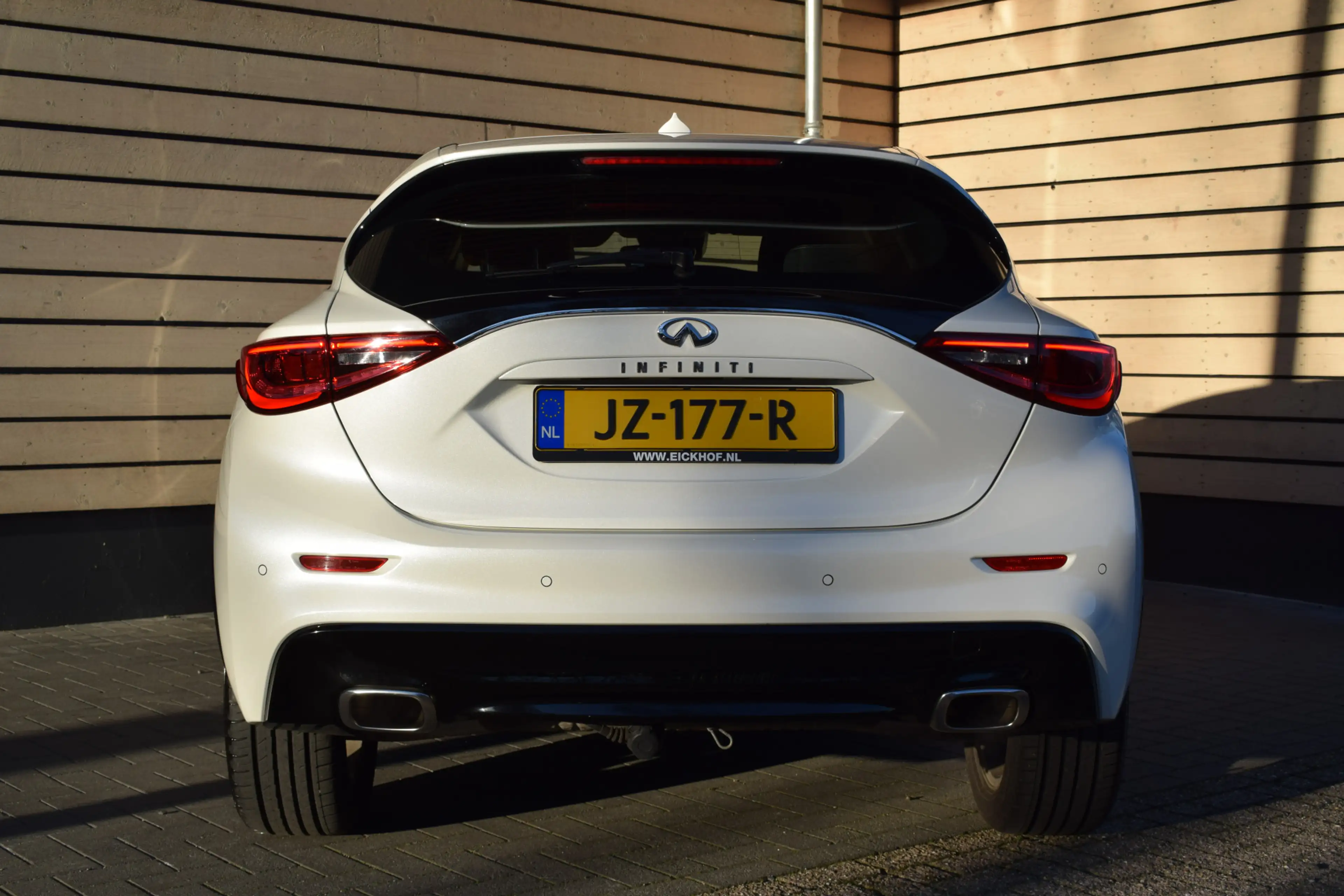 Infiniti Q30 1.6t Premium — photo 6