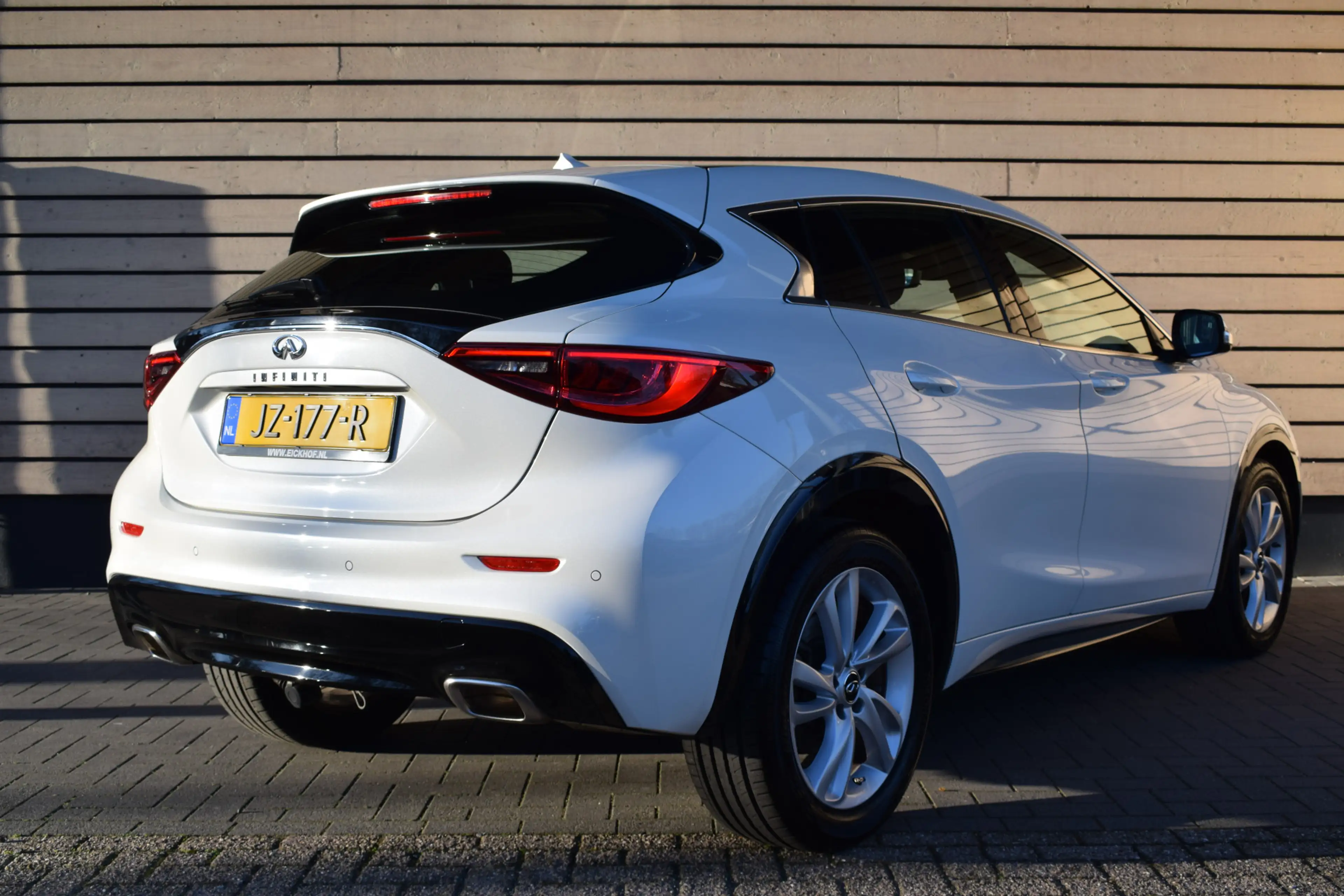 Infiniti Q30 1.6t Premium — photo 5